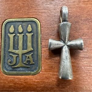 RETIRED James Avery St. Teresa Cross Pendant Sterling Silver Simple and timeless